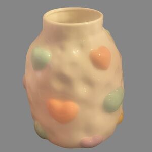 NWT Large 3D Pastel Heart-Embellished Ceramic Cream Vase